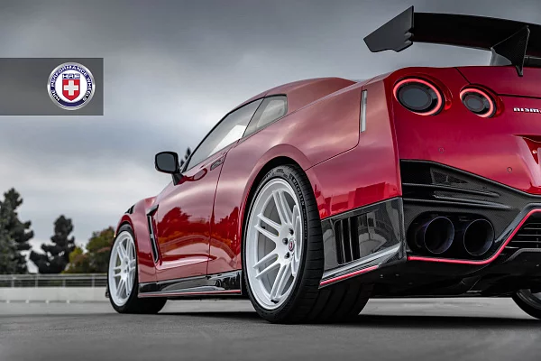 Фото дисков HRE 312 GTS Белый глянец на Nissan GT-R