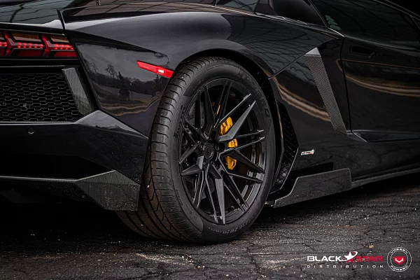 Фото дисков Vossen EVO-5 Черный глянец на Lamborghini Aventador