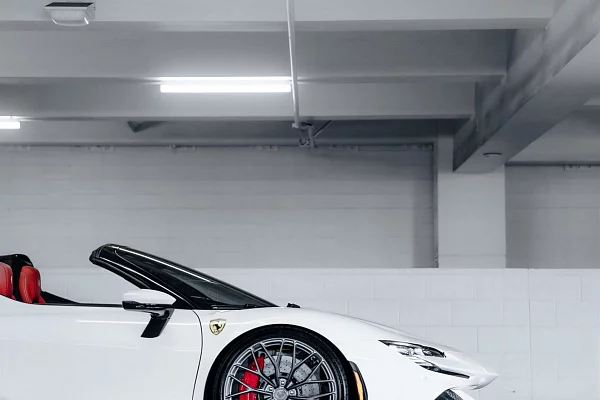 Фото дисков Anrky AN10 Глянцевый темный лак на Ferrari SF90