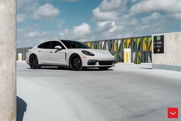Фото дисков Vossen HF-5 Черный глянец на Porsche Panamera II