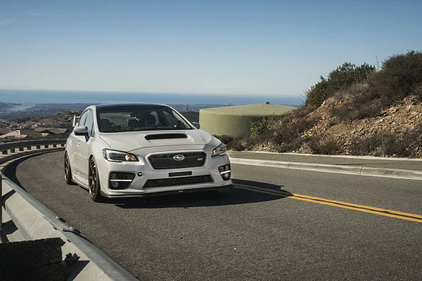Фото дисков Motegi Racing MR145 TRAKLITE 3.0 Сатиновое темное золото на Subaru WRX VA