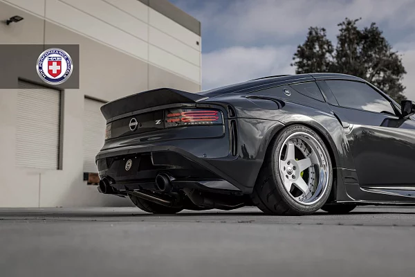 Фото дисков HRE C105 Белый глянец на Nissan Z
