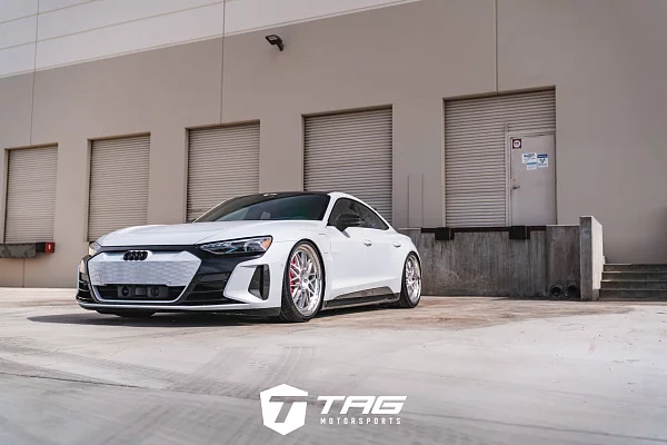 Фото дисков HRE 540C Глянцевый лак на Audi E-tron GT