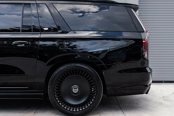 Фото дисков Brixton Forged LX16 Черный сатин на Cadillac Escalade V