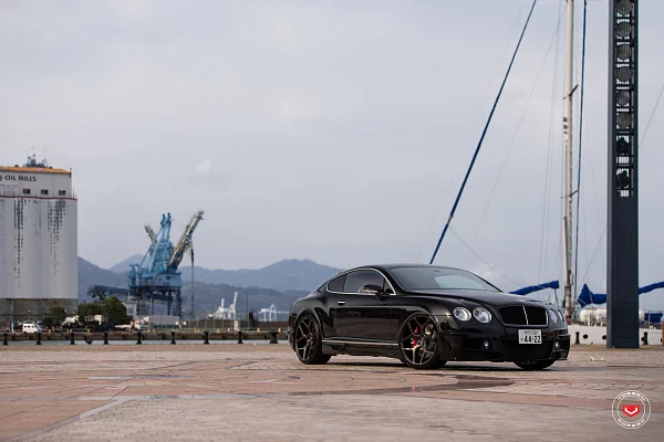 Фото дисков Vossen CG-205 Черный глянец на Bentley Continental GT II