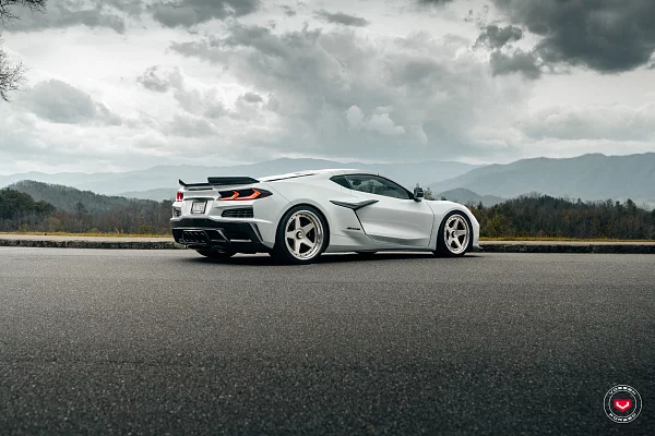 Фото дисков Vossen GEN-01 (3-Piece) Сатиновый лак на Chevrolet Corvette C8