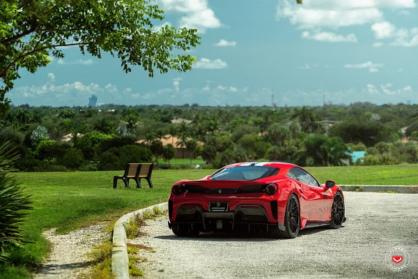 Фото дисков Vossen EVO-5 Черный глянец на Ferrari 488