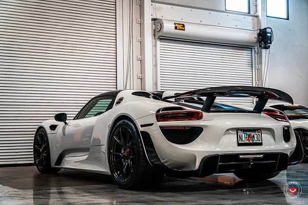 Фото дисков Vossen RS74 Черный глянец на Porsche 918 Spyder