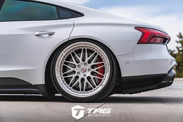 Фото дисков HRE 540C Глянцевый лак на Audi E-tron GT