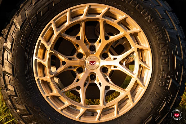Фото дисков Vossen LC3-01T Глянцевая шампань на Ram 1500 V