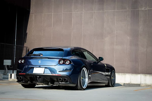 Фото дисков HRE 935M Сатиновый графит на Ferrari FF