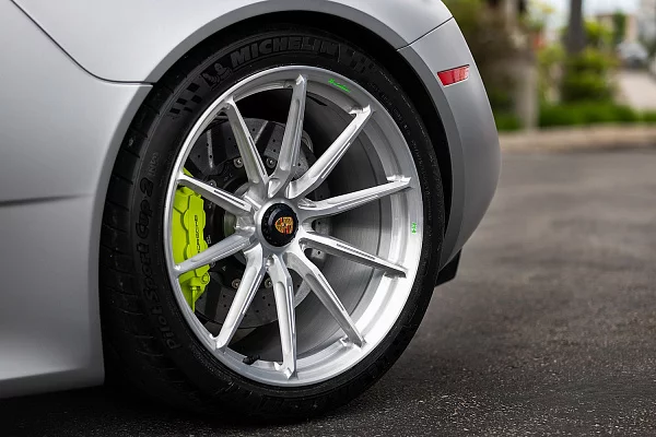 Фото дисков Brixton Forged R11-R Глянцевый лак на Porsche 918 Spyder