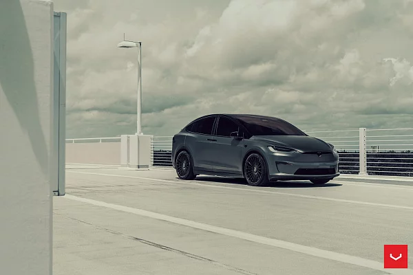 Фото дисков Vossen HF-8 Черный глянец на Tesla Model X