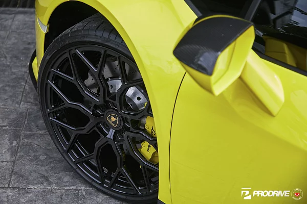 Фото дисков Vossen S17-01 Черный глянец на Lamborghini Huracan