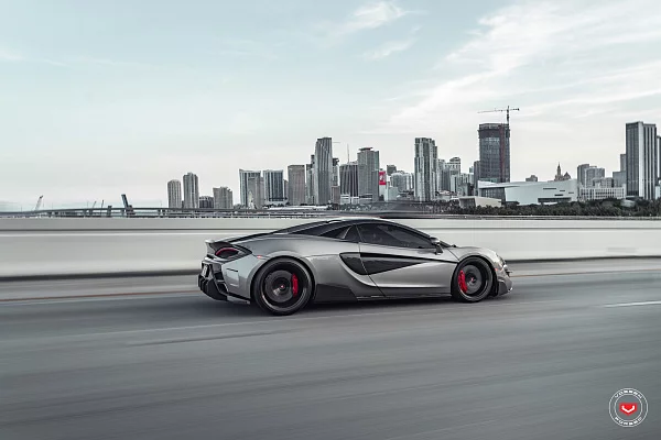 Фото дисков Vossen S21-01 Черный глянец на McLaren 570S