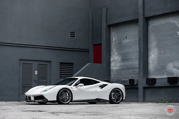 Фото дисков Vossen M-X1 Глянцевый темный лак на Ferrari 488