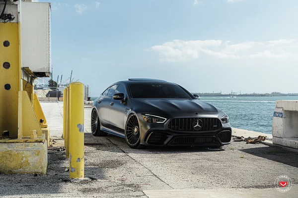 Фото дисков Vossen S17-13 Черный глянец на Mercedes-Benz AMG GT I