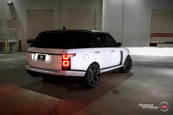 Фото дисков Vossen UV-4 Черный глянец на Range Rover IV