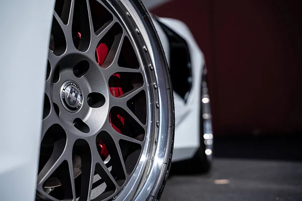 Фото дисков HRE 300 Сатиновый графит на Chevrolet Corvette C8