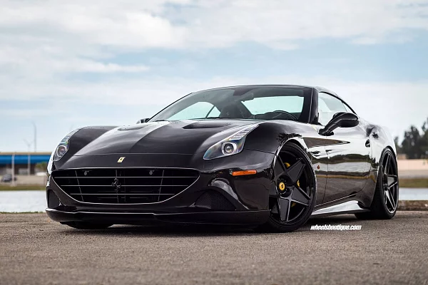 Фото дисков HRE 505M Черный сатин на Ferrari California