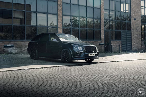 Фото дисков Vossen UV-1 Черный сатин на Bentley Bentayga
