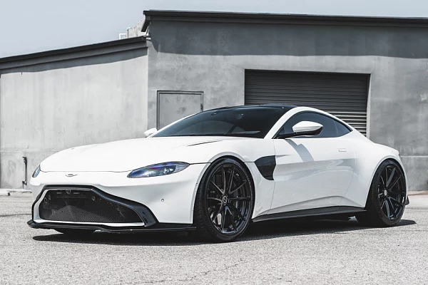 Фото дисков Brixton Forged WR3.2 Черный глянец на Aston Martin Vantage 4