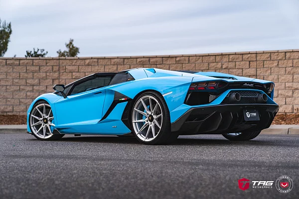Фото дисков Vossen EVO-2R Глянцевый лак на Lamborghini Aventador