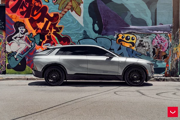 Фото дисков Vossen HF-8 Черный глянец на Cadillac Lyriq
