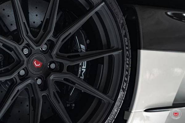 Фото дисков Vossen EVO-2R Черный сатин на Mercedes-Benz AMG GT I