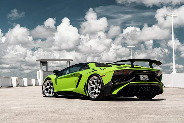 Фото дисков HRE S111SC Полированный лак на Lamborghini Aventador