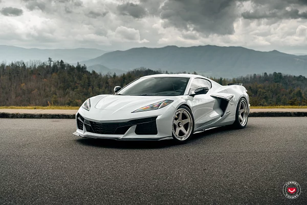 Фото дисков Vossen GEN-01 (3-Piece) Сатиновый лак на Chevrolet Corvette C8
