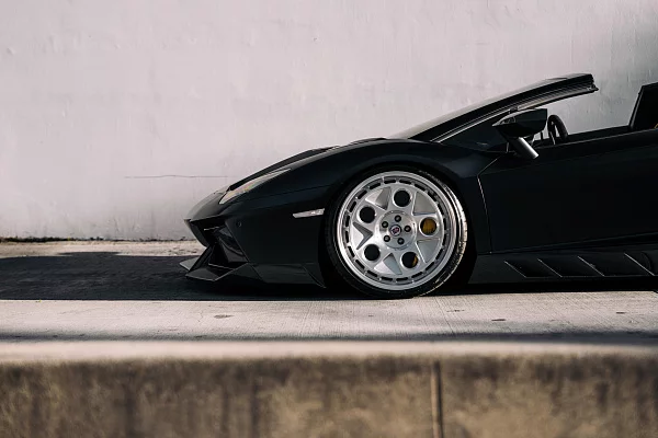Фото дисков HRE 454 GTM Глянцевый лак на Lamborghini Aventador