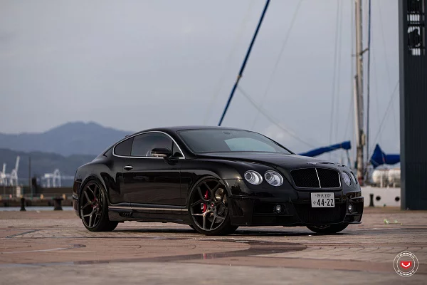 Фото дисков Vossen CG-205 Черный глянец на Bentley Continental GT II