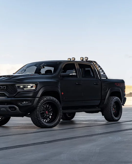 Фото дисков SV12M Signature Черный матовый на Ram 1500 V