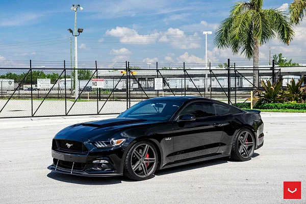 Фото дисков Vossen CV5 Сатиновый графит на Ford Mustang VI