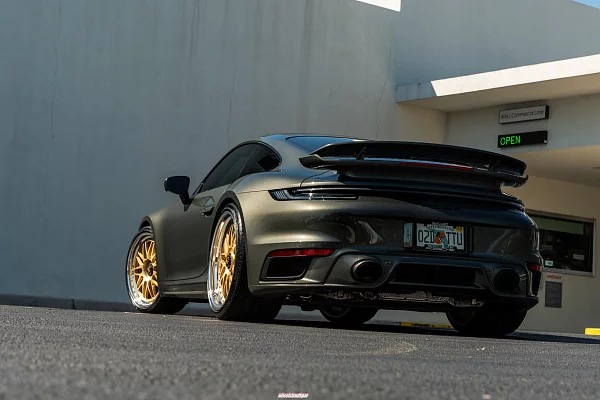 Фото дисков HRE 540C Глянцевое золото на Porsche 911 VIII