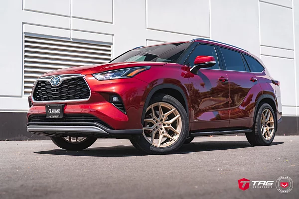 Фото дисков Vossen EVO-4 Сатиновая шампань на Toyota Highlander U70
