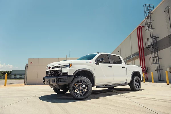 Фото дисков 4PLAY 4P06 Черный сатин на Chevrolet Silverado IV