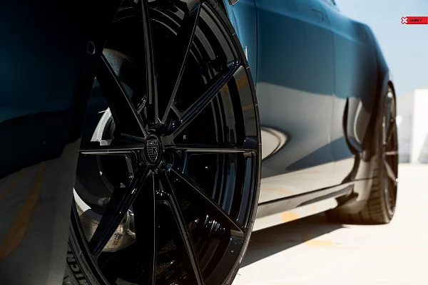 Фото дисков Anrky AN28 Черный глянец на Tesla Model S