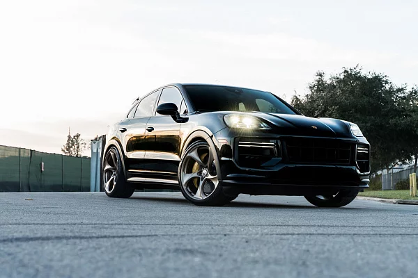 Фото дисков HRE 522M Сатиновая бронза на Porsche Cayenne III