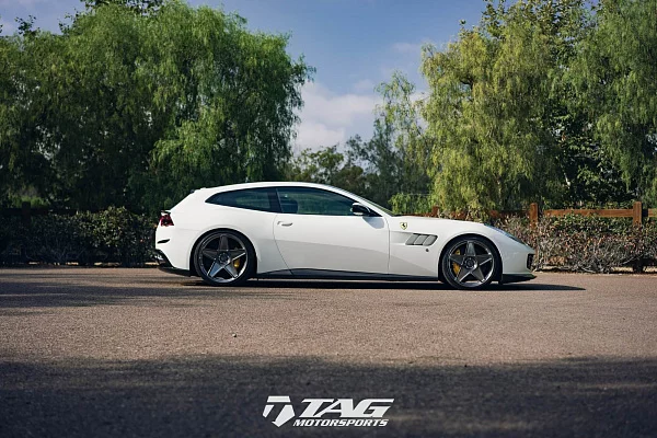 Фото дисков HRE 505M Глянцевый темный лак на Ferrari California