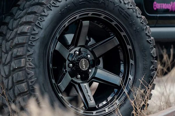 Фото дисков 4PLAY 4P63 Черный глянец на Jeep Wrangler IV (JL)