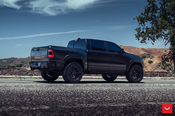 Фото дисков Vossen HFX-1 (6-Lug) Черный глянец на Ram 1500 V