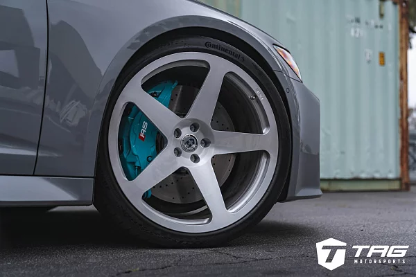 Фото дисков HRE 305M Глянцевый лак на Audi A/RS 6 (C8)