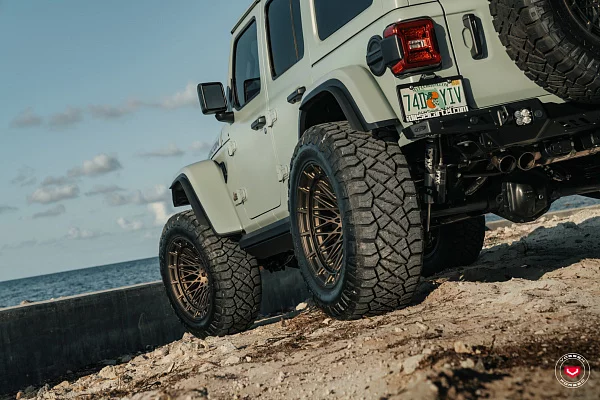 Фото дисков Vossen LCX-03 Сатиновая бронза на Jeep Wrangler IV (JL)