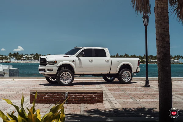 Фото дисков Vossen VFX-03 Черный глянец на Ram 1500 V