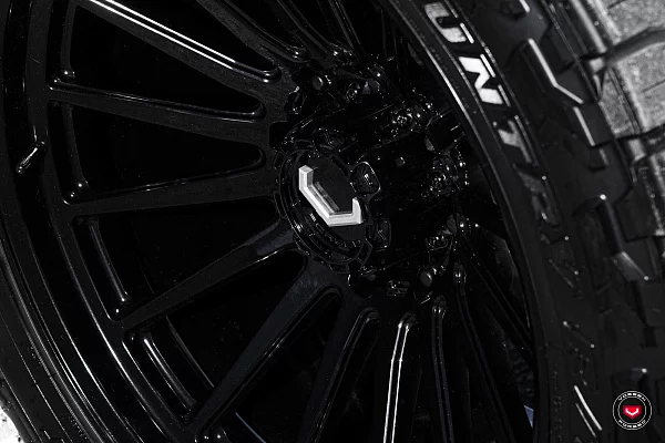 Фото дисков Vossen GNX-01 Черный глянец на GMC Sierra IV