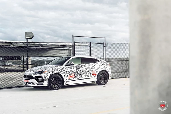 Фото дисков Vossen S17-01 Черный глянец на Lamborghini Urus