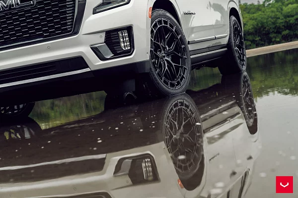 Фото дисков Vossen HFX-1 (6-Lug) Черный глянец на GMC Yukon V