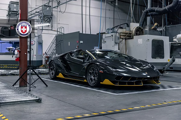 Фото дисков HRE 454 GTM Сатиновый темный лак на Lamborghini Centenario